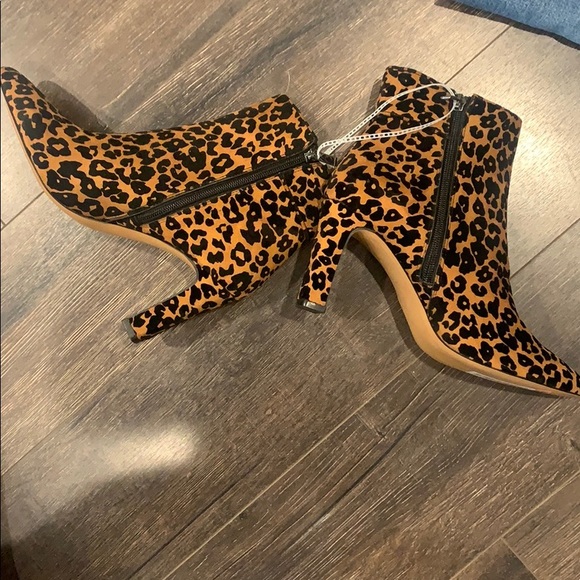 Steve Madden Jenn Leopard 🐆 Boots - Picture 10 of 15